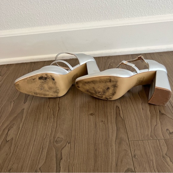Cher clueless silver Mary Jane heels size 8.5 - Picture 5 of 11